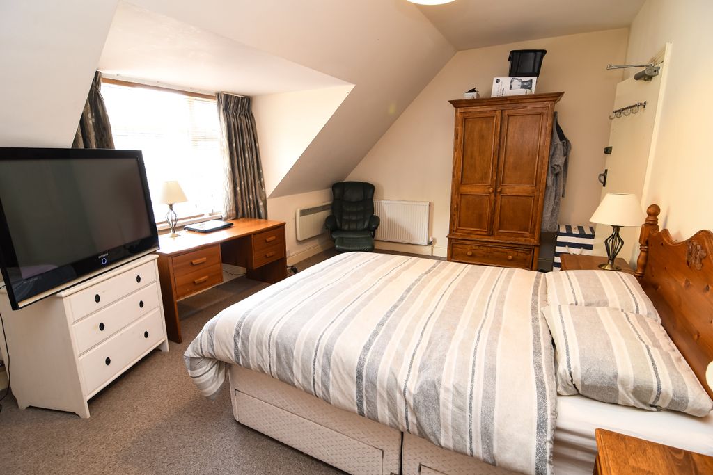 Property photo 2 of 12 Room