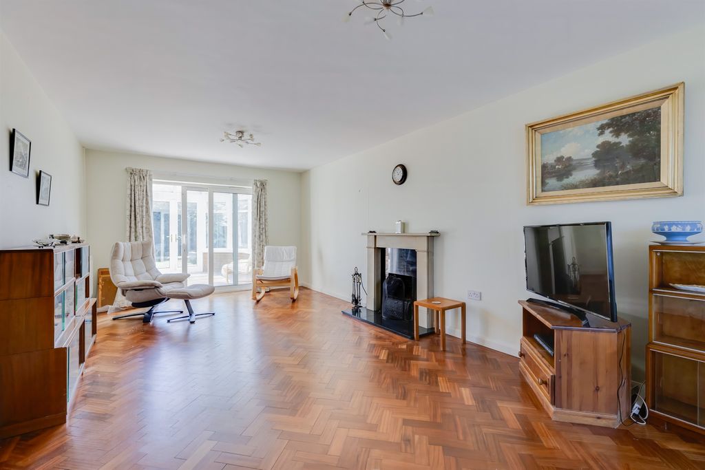 Property photo 3 of 32