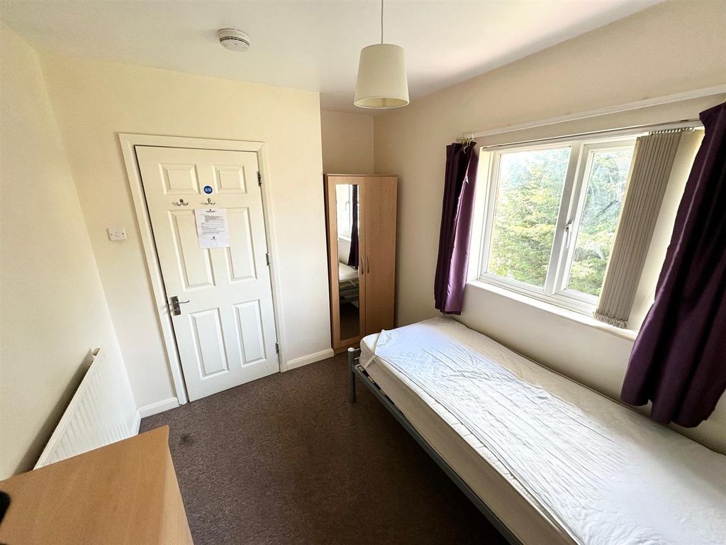 Property photo 3 of 8 B 4.Jpg