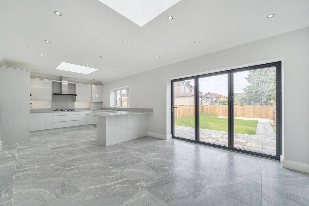Property photo 2 of 20 1465864-13-6A0F87...