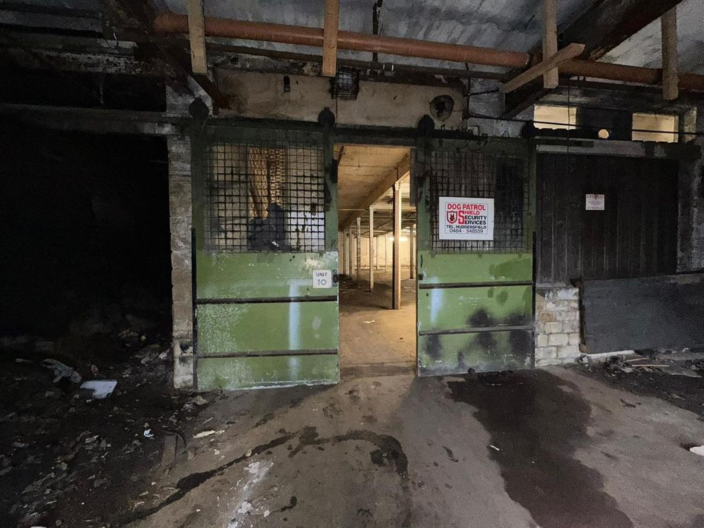 Property photo 1 of 16 Unit 10, Colne Valley Business Park