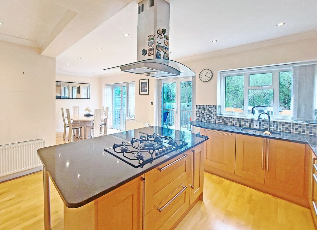 Property photo 3 of 22 5062544