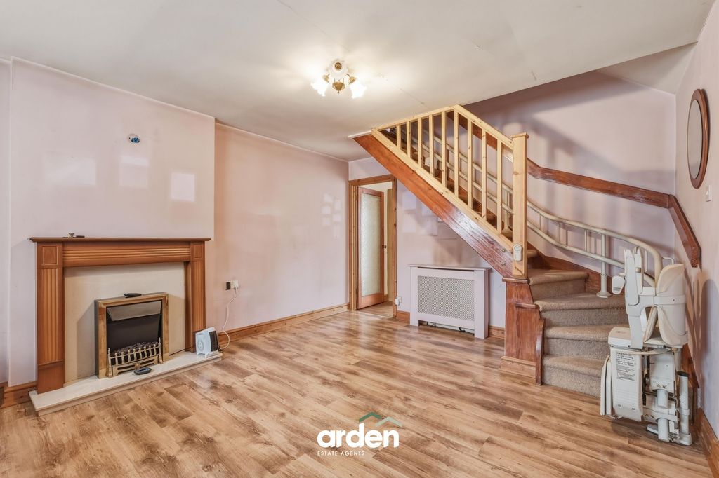 Property photo 2 of 11