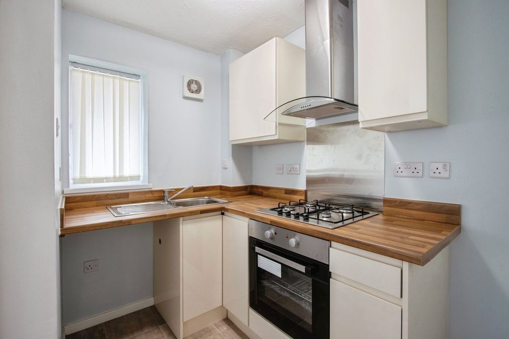 Property photo 2 of 11