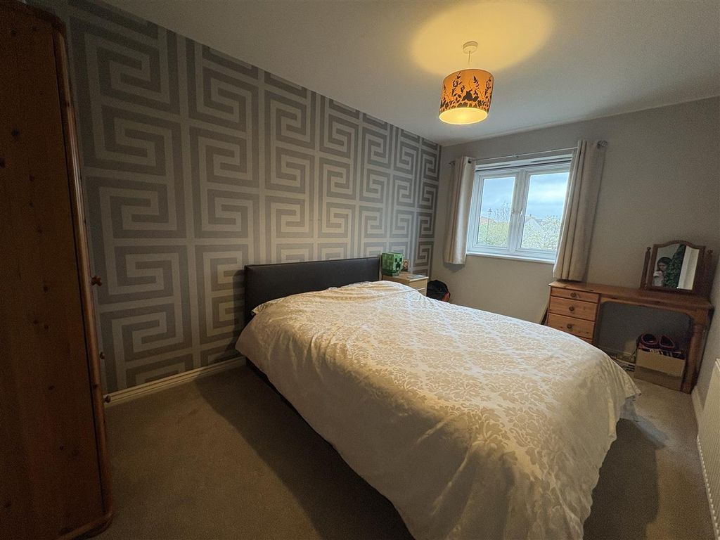 Property photo 3 of 9 Bedroom 1