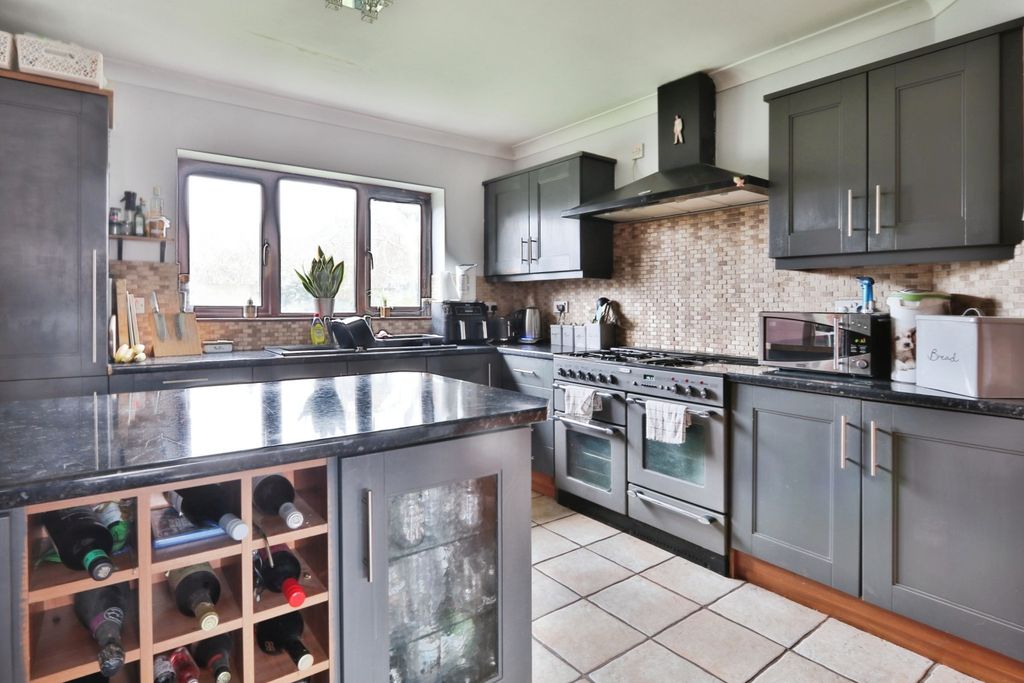 Property photo 3 of 18 3778648