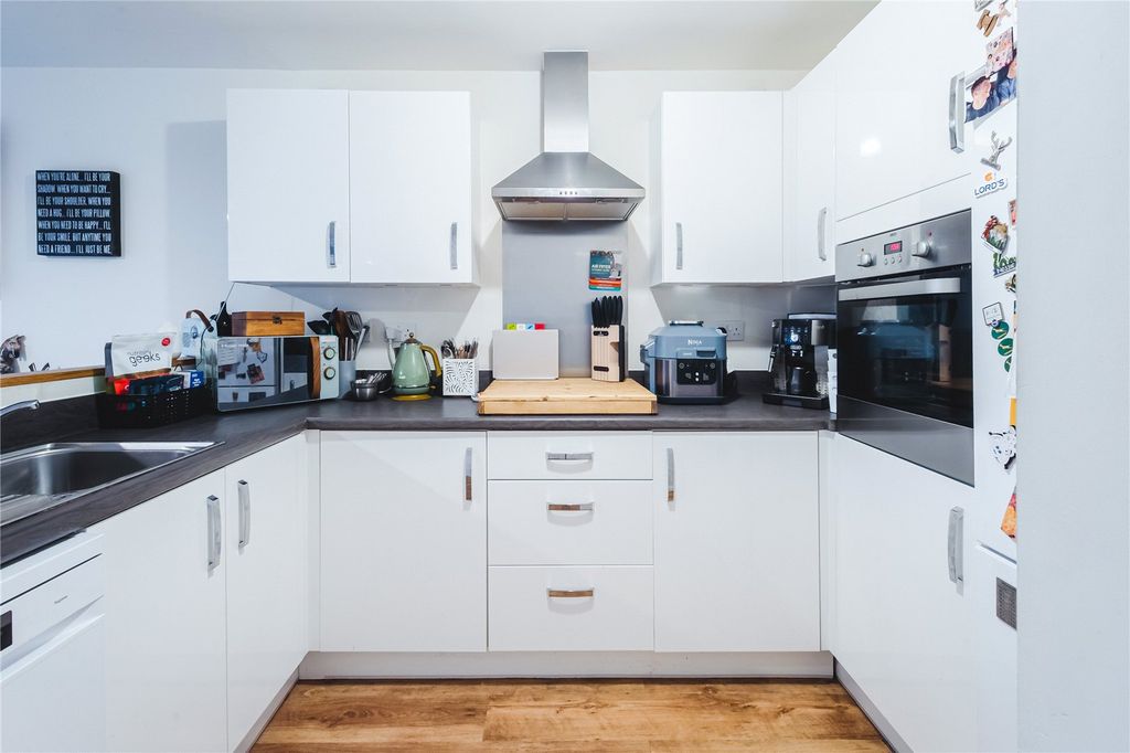 Property photo 2 of 24 Picture No. 18