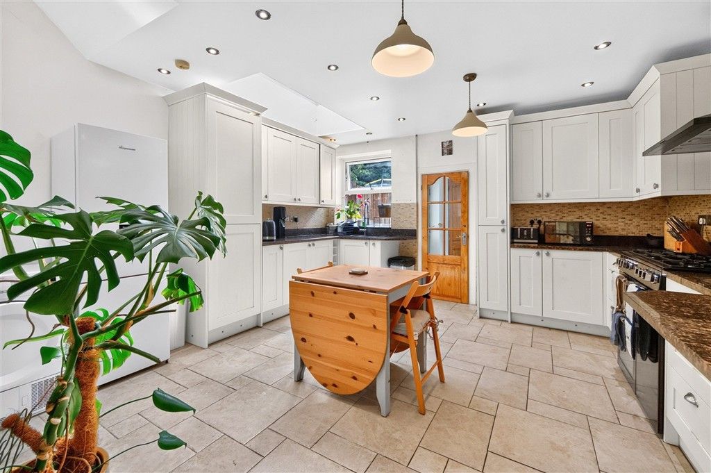 Property photo 3 of 16 Kitchen