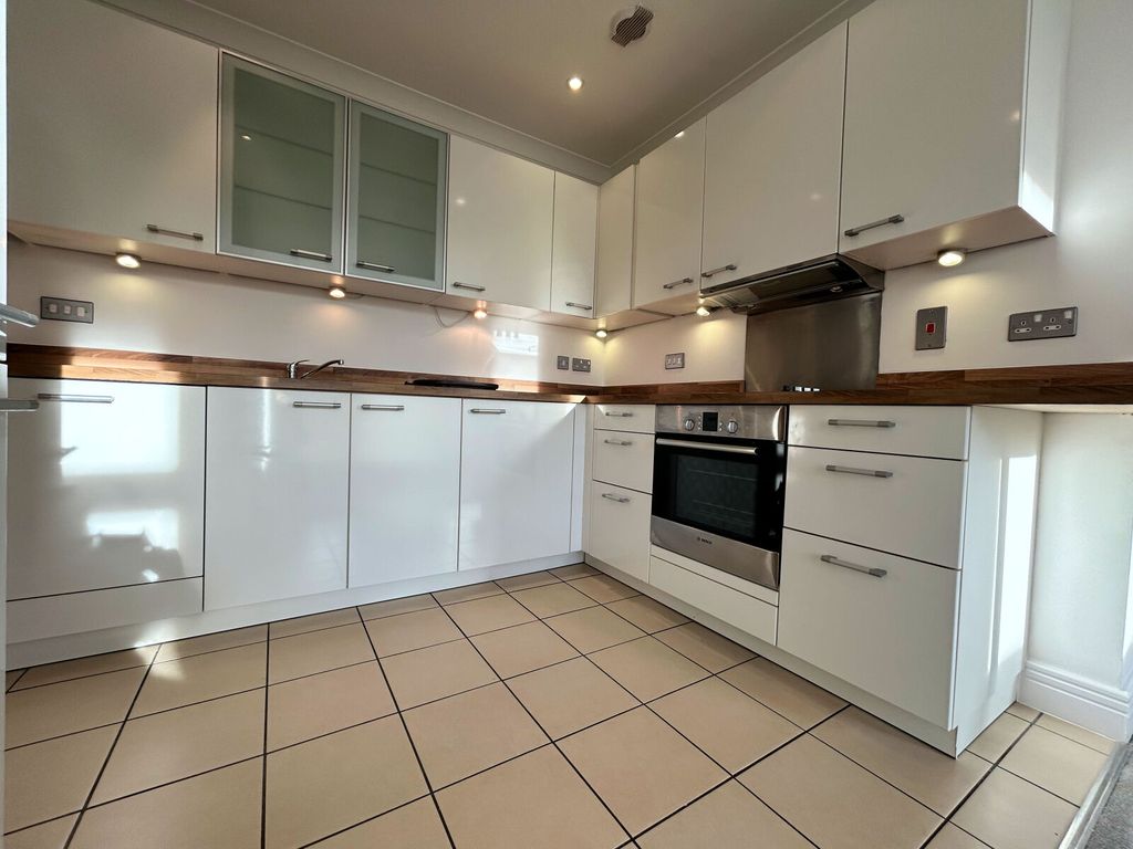 Property photo 2 of 6 Picture No. 17