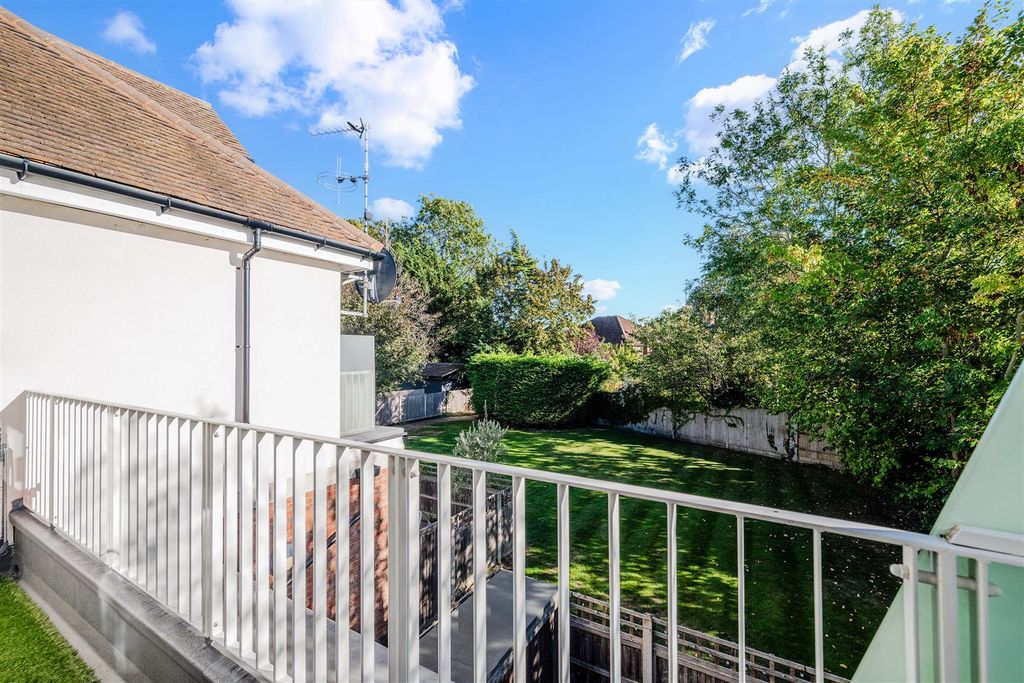 Property photo 3 of 16 Fir Tree Road, 40, Flat 4 (2).Jpg