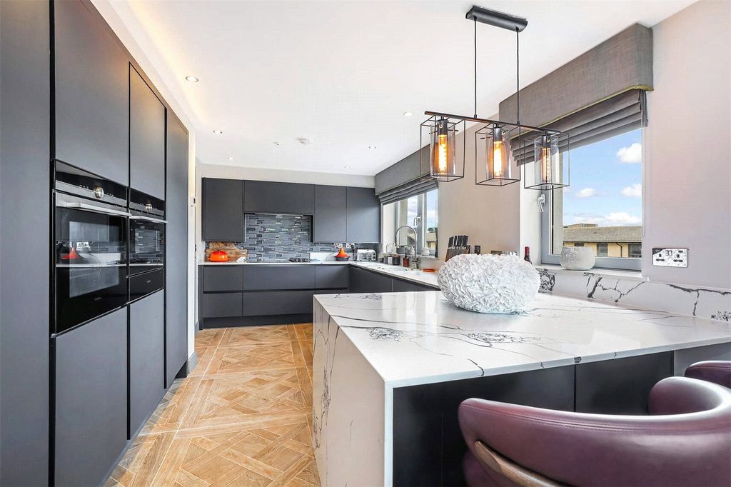 Property photo 1 of 22 Picture No. 04