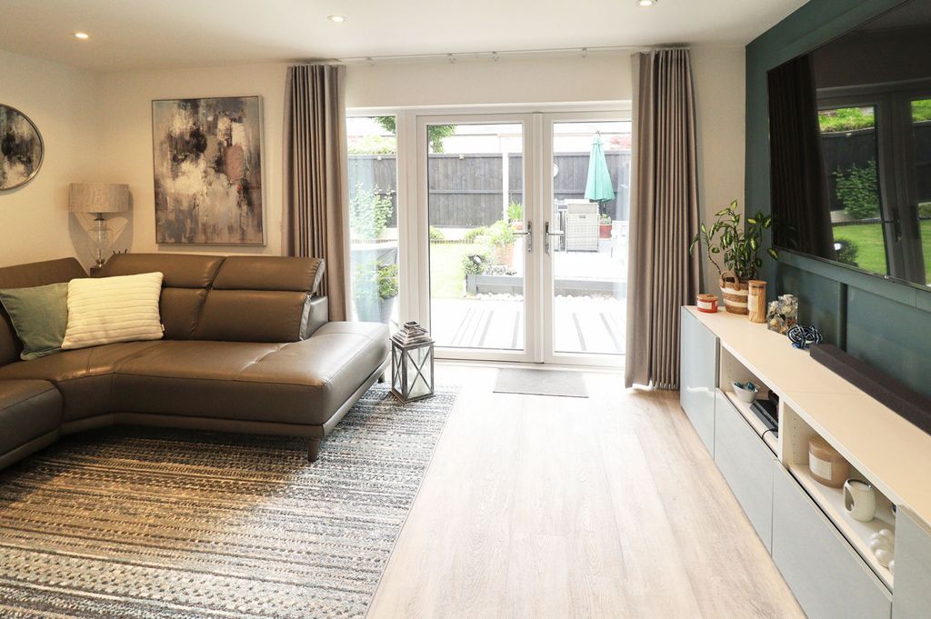 Property photo 3 of 21 Picture No. 11