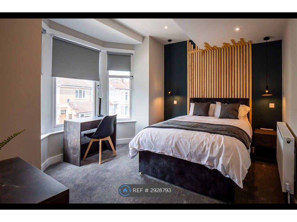 Property photo 1 of 10 Room 6 W/ Ensuite & Kitchenette