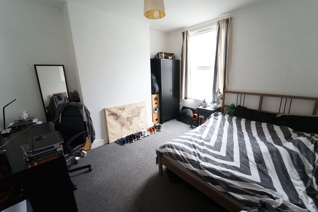 Property photo 3 of 7 Bedroom