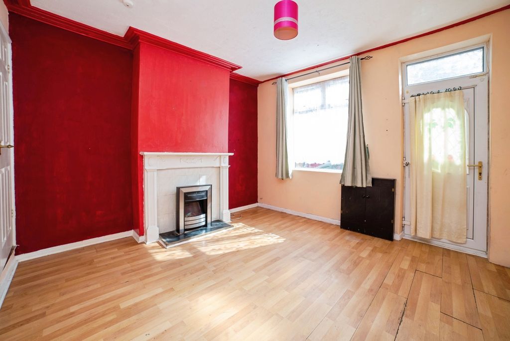 Property photo 3 of 17 Pbox-Img.Jpg