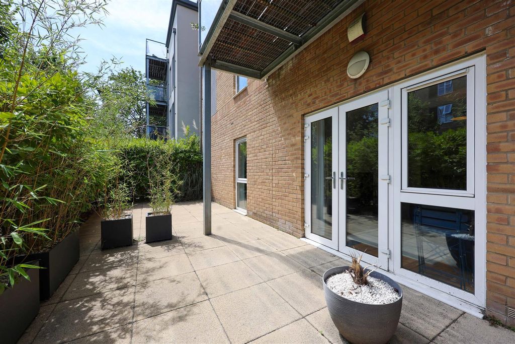 Property photo 2 of 16 Terrace