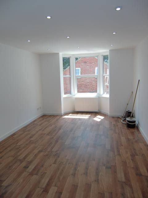 Property photo 2 of 9 Tarring Rd Lounge.Jpg