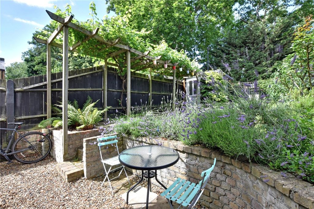 Property photo 2 of 22 Picture No. 24