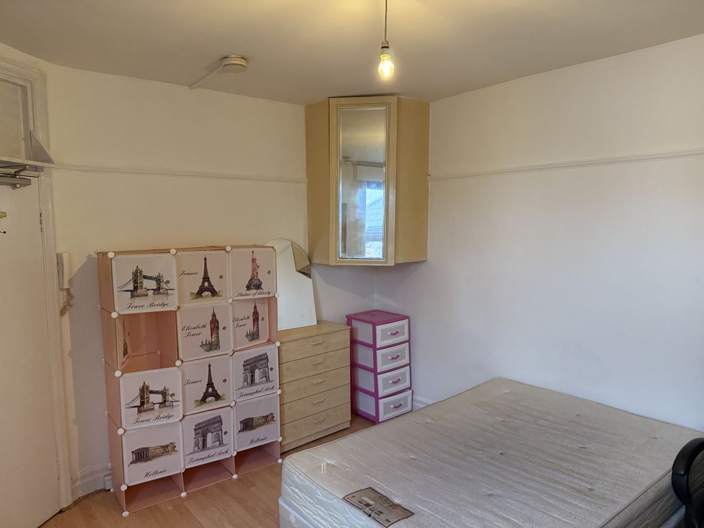 Property photo 3 of 6 Gallery