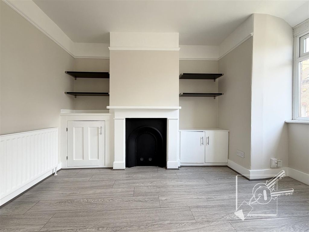 Property photo 3 of 19 Living Room