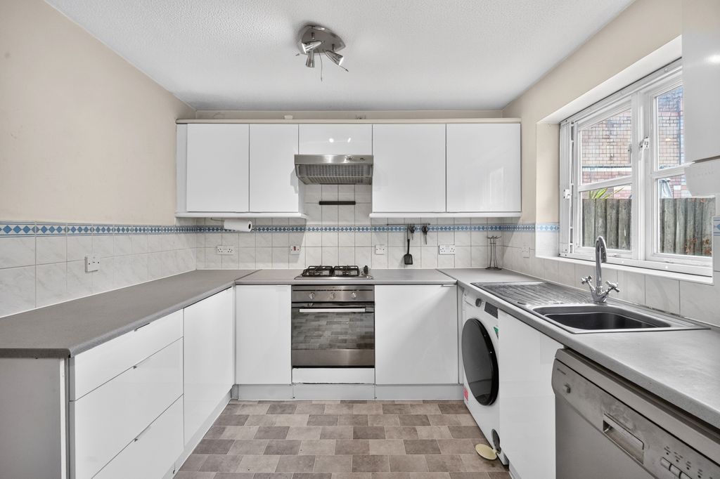Property photo 3 of 25 Kitchen