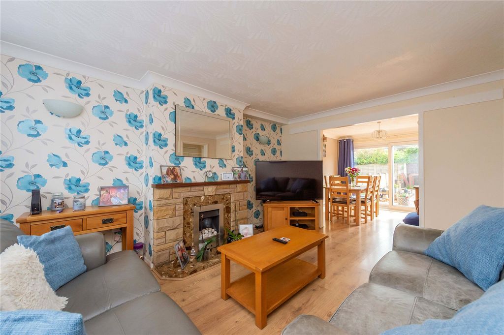 Property photo 2 of 31 Picture No. 15