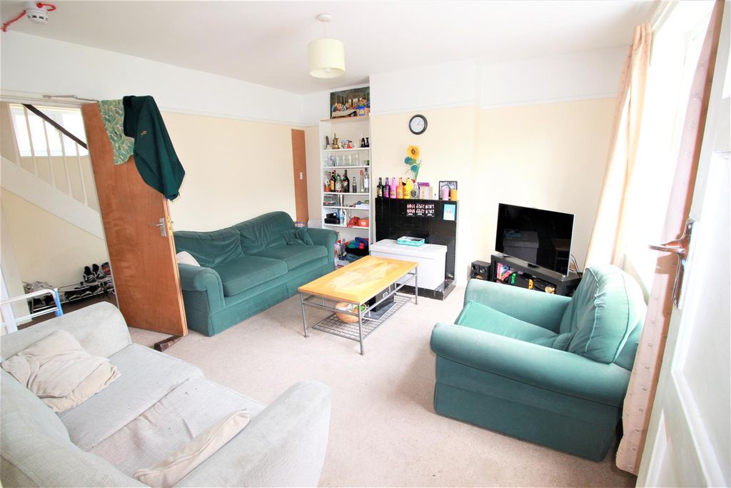 Property photo 3 of 19 Living Room