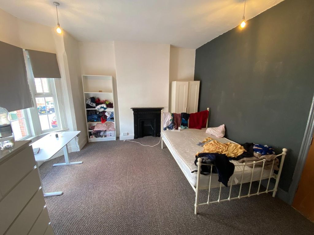 Property photo 3 of 6