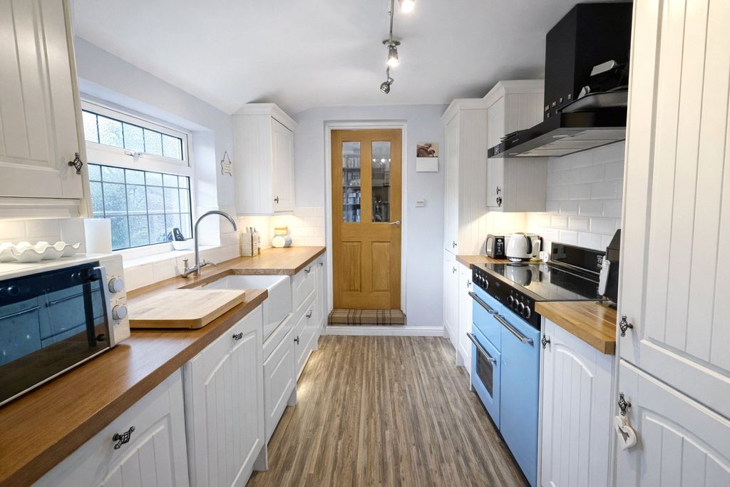 Property photo 2 of 17 Picture No. 11