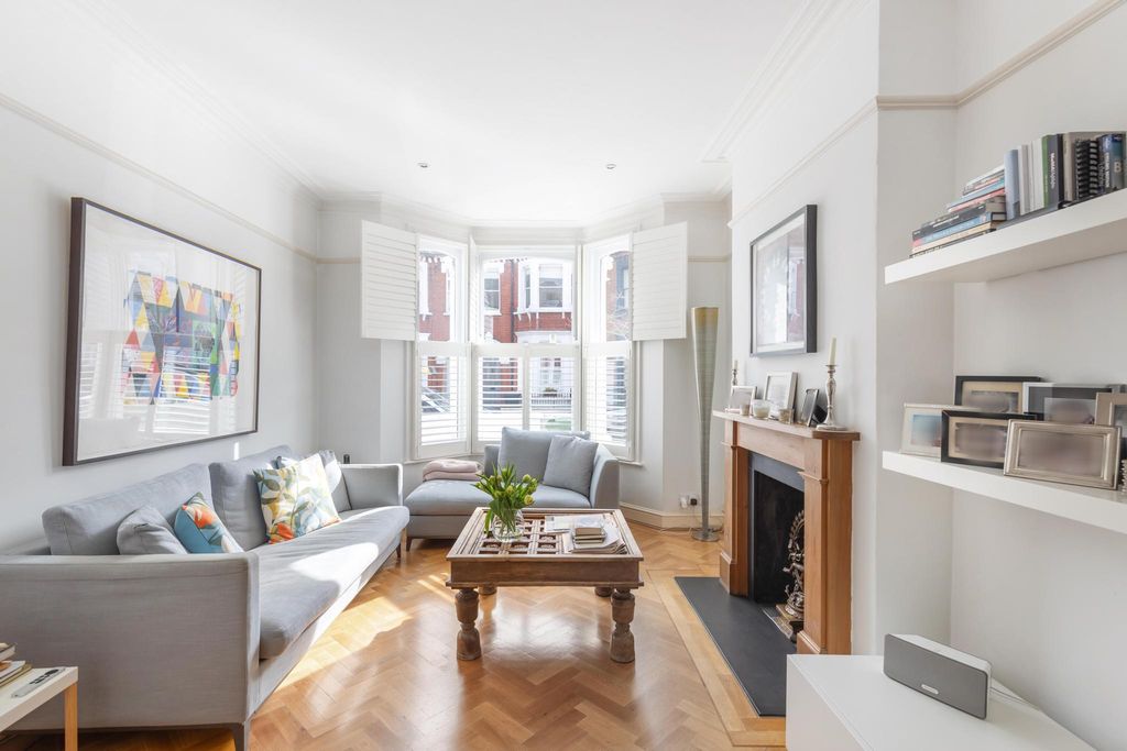 Property photo 2 of 18 Image