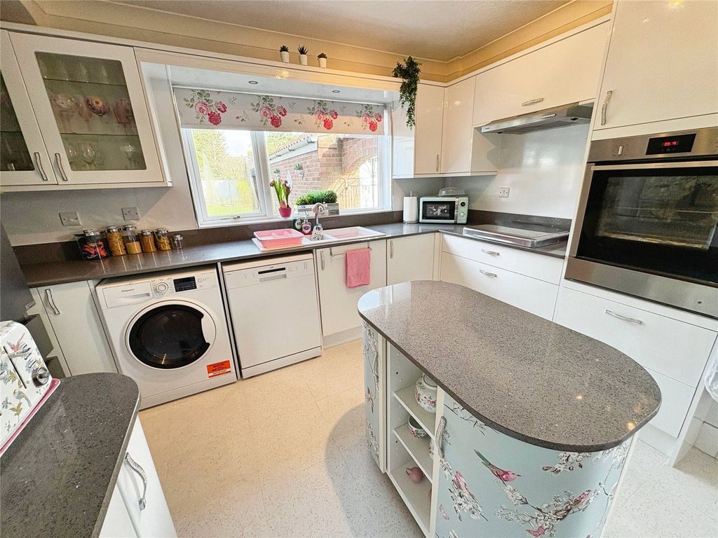 Property photo 2 of 17 Kitchen