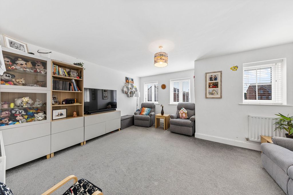 Property photo 2 of 31