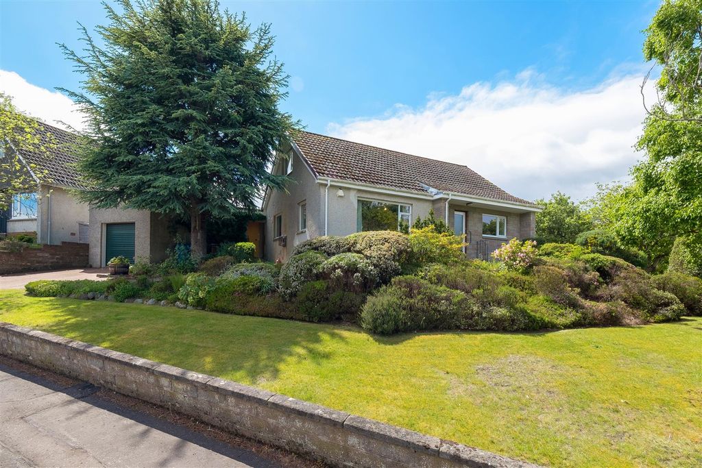 Property photo 1 of 37