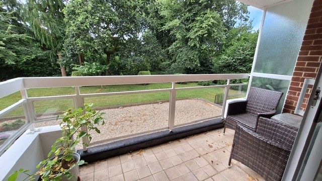 Property photo 3 of 7 Balcony