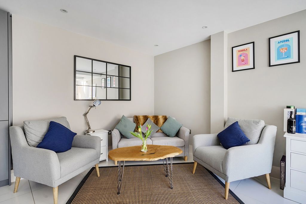 Property photo 2 of 12 1417919-15-699dc2...
