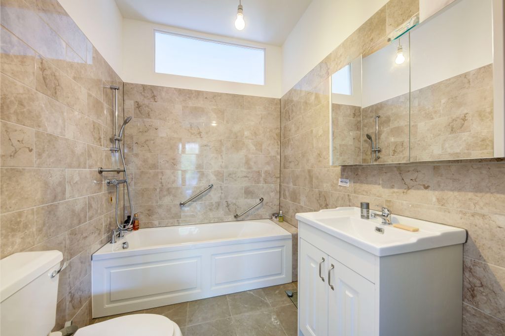 Property photo 3 of 4