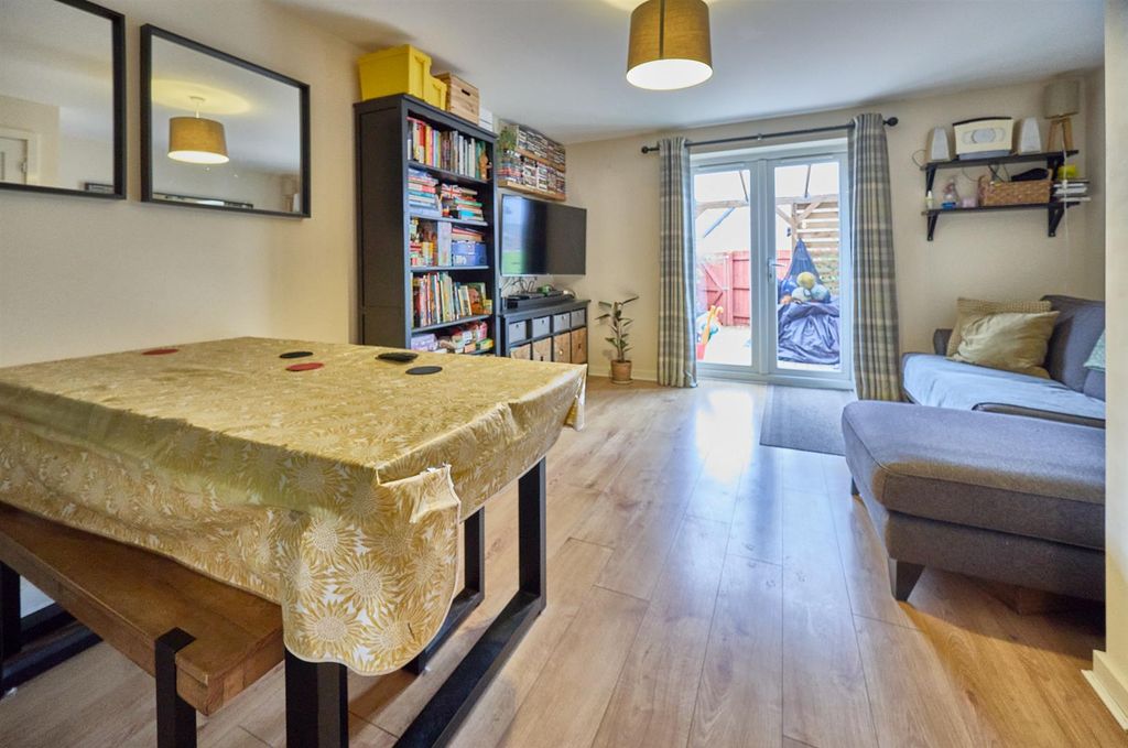 Property photo 3 of 9 Navy Close 7.Jpg