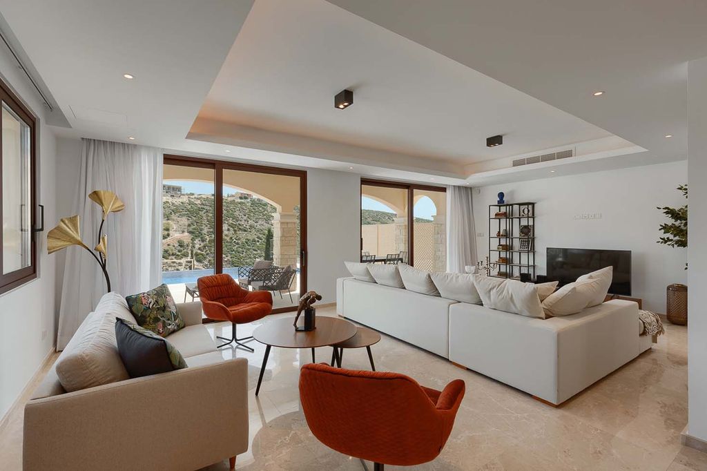 Property photo 3 of 18