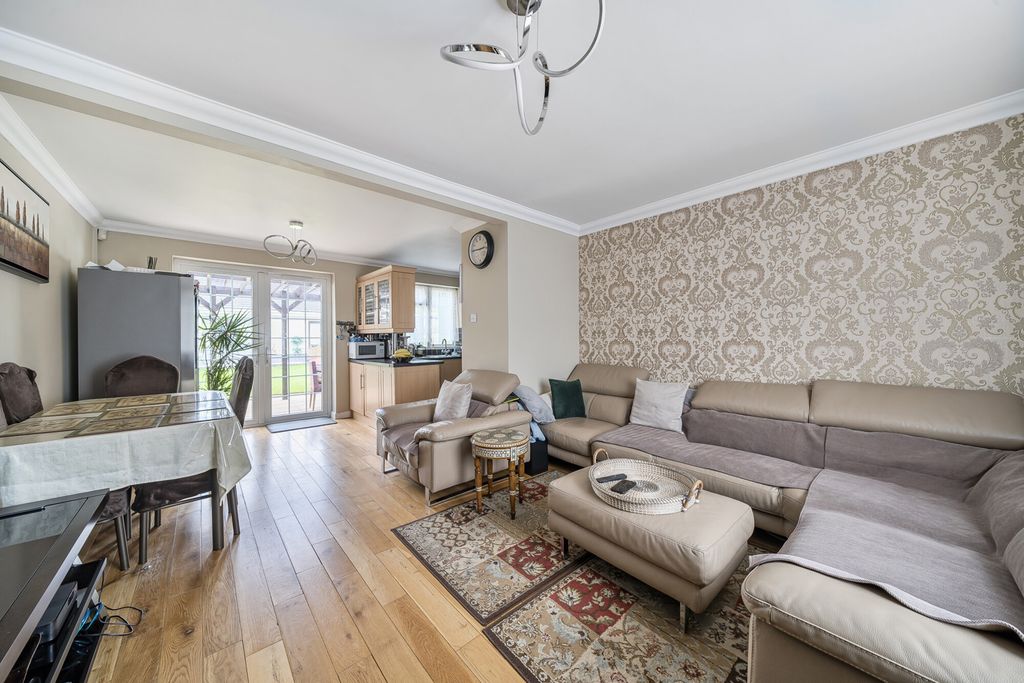 Property photo 2 of 20 1363428-8-68Dfe8B...