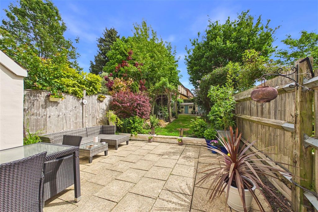 Property photo 2 of 14 South Facing Garden
