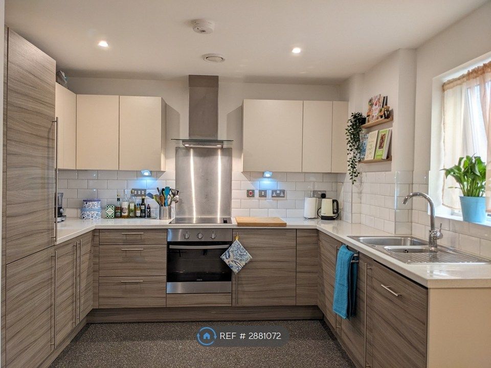 Property photo 3 of 14 Kitchen