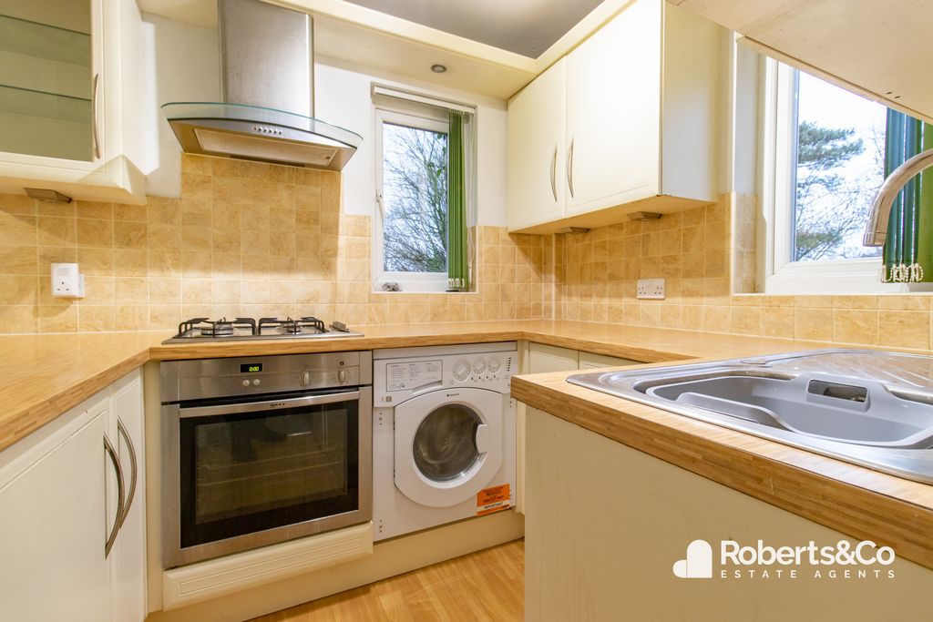 Property photo 2 of 6 Kitchen