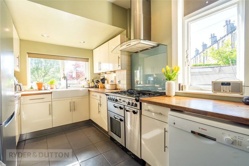 Property photo 2 of 30 Kitchen Diner