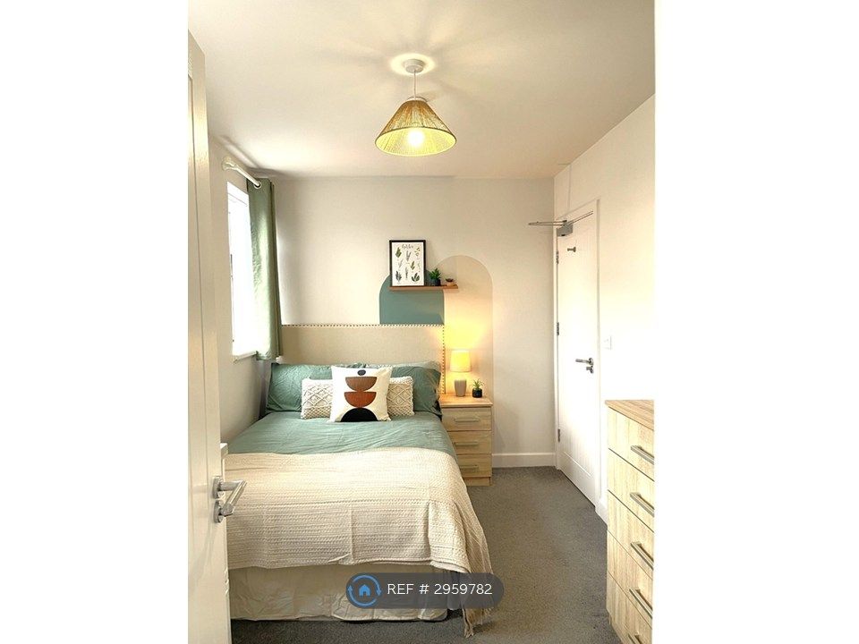 Property photo 1 of 17 Bedroom