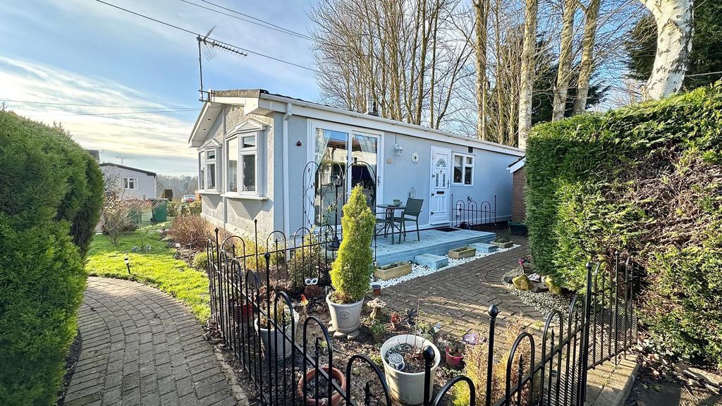 Property photo 1 of 15 Charming 2 Bed Park Home For Sale