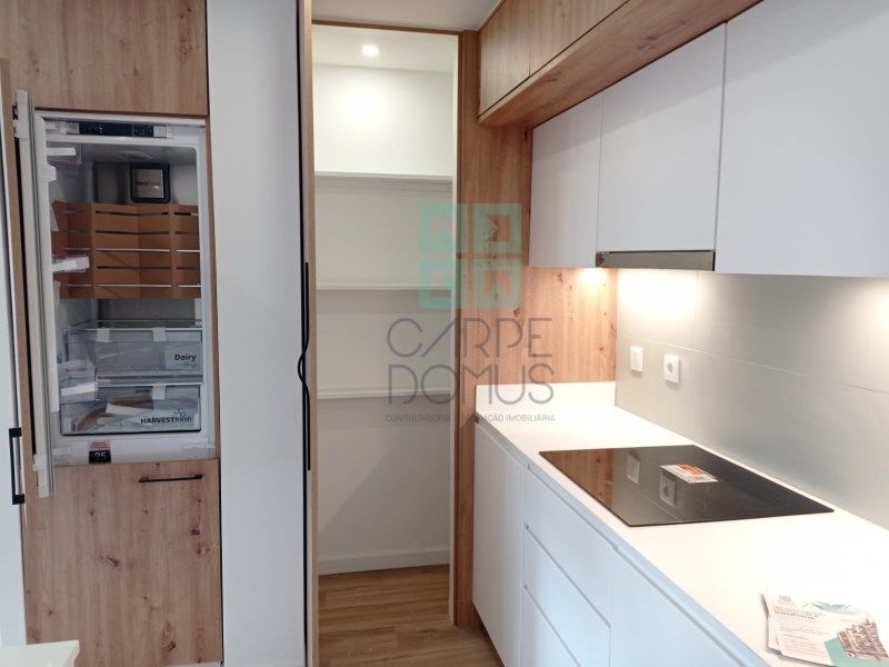 Property photo 2 of 33