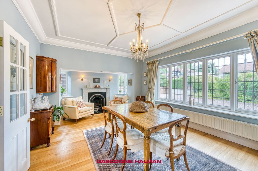 Property photo 3 of 34 Dining Room