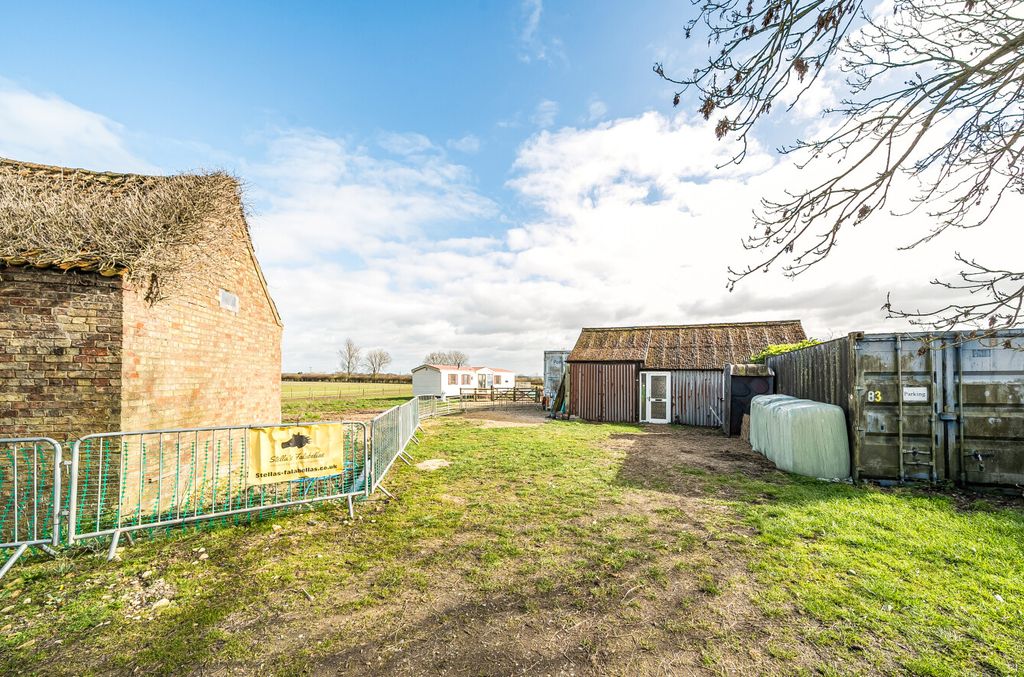 Property photo 3 of 24