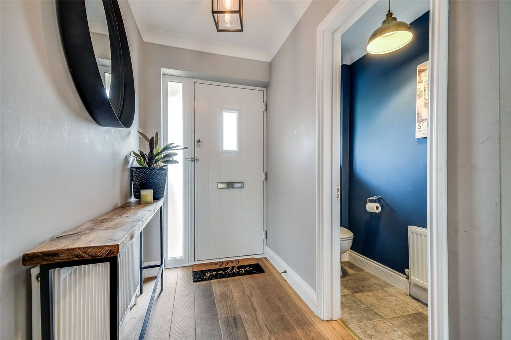 Property photo 2 of 17 Entrance Hall