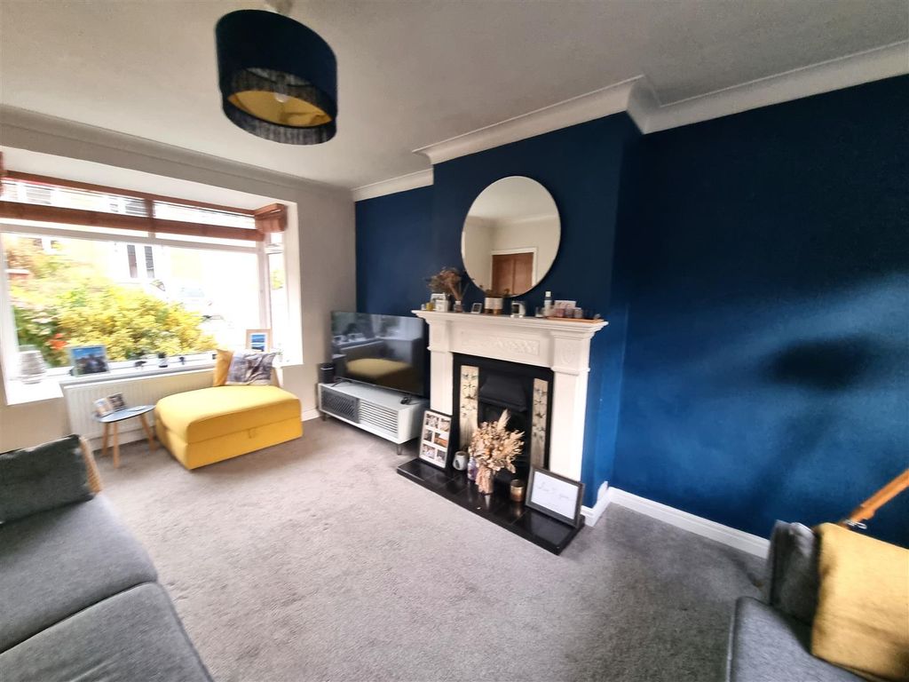 Property photo 3 of 10 Lounge